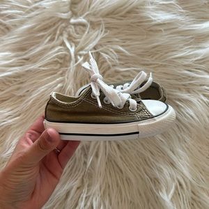 Converse baby olive green in size 5c